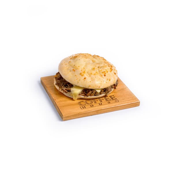 Pan árabe con brisket y pepper jack